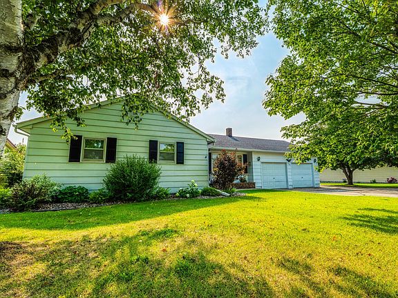 3rd image of 202 Lomond Dr NW