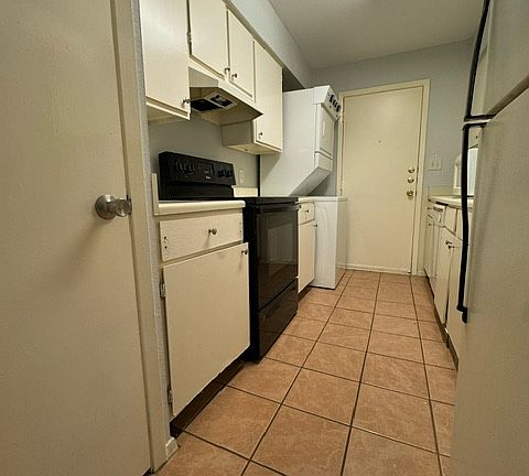 3rd image of 239 Craddock Ave APT D