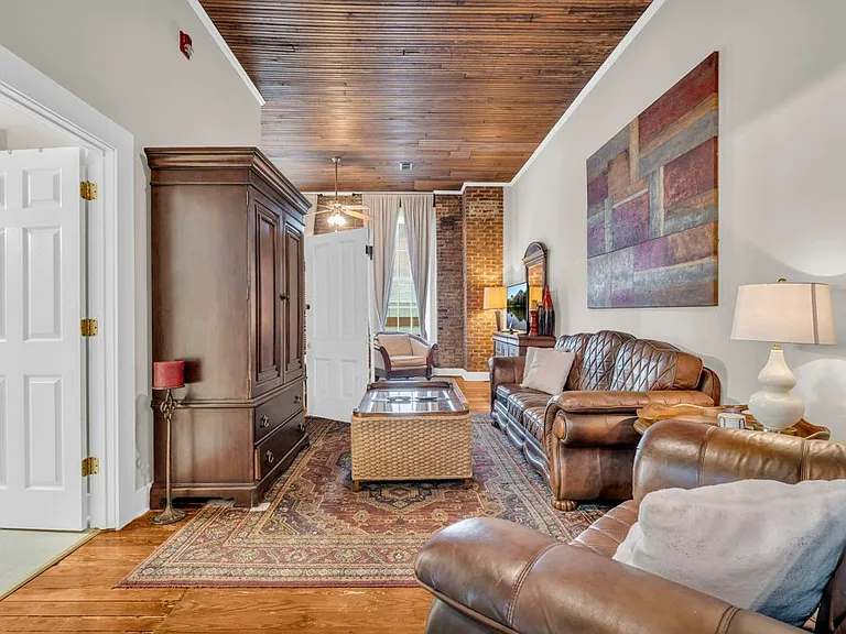 515 College St #E — Photo 11