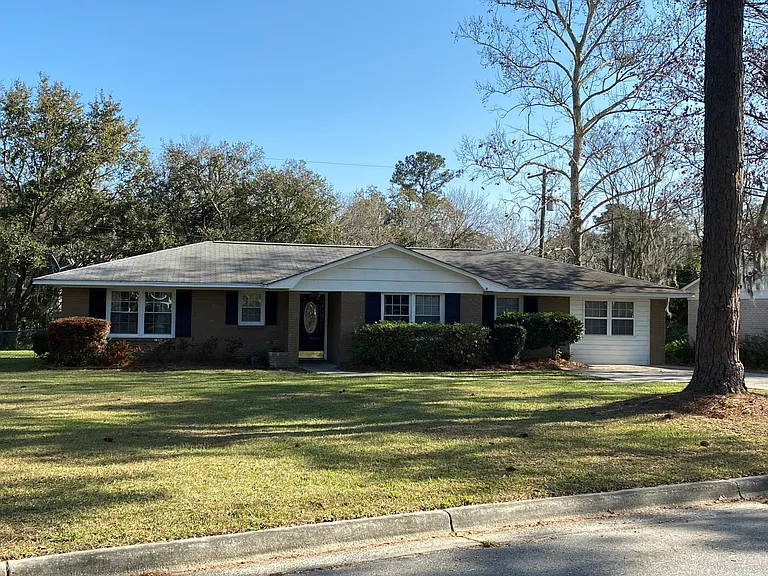 37 Port Royal Dr — Photo 2