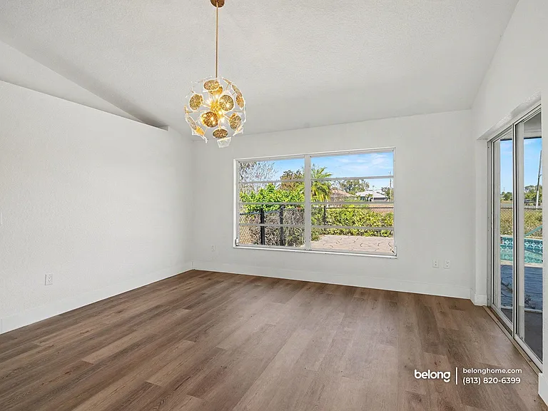 527 Rotonda Cir — Photo 6