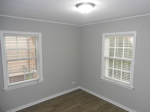 4th image of 11043 S Avenue M