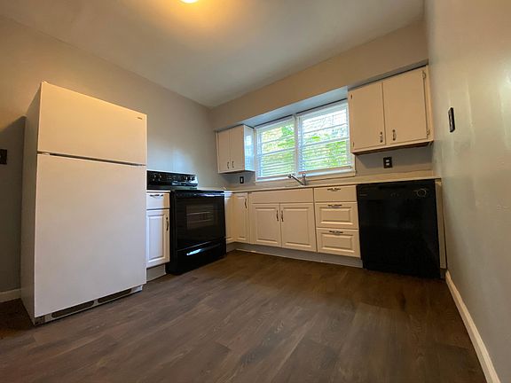 3rd image of 1086 E Elmwood Dr