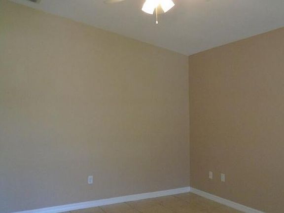 3rd image of 4681 Golfview Blvd
