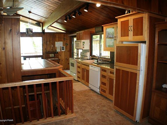 4th image of 1265 Arrowhead Dr