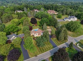 9 Foxboro Ln, Fairport, NY 14450