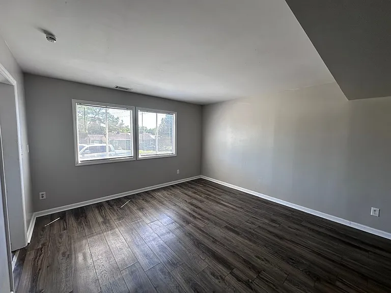 1124 Weston St — Photo 3