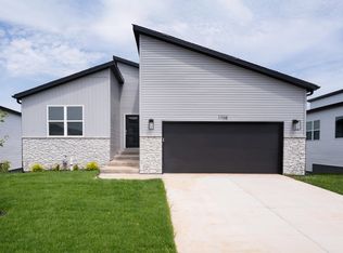 1722 N Hawthorne Pl, Brookline, MO 65619