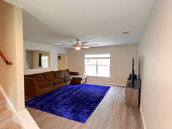 3rd image of 308 Burton Ct