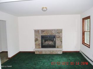 327 Saunders Dr, Bushkill, PA 18324