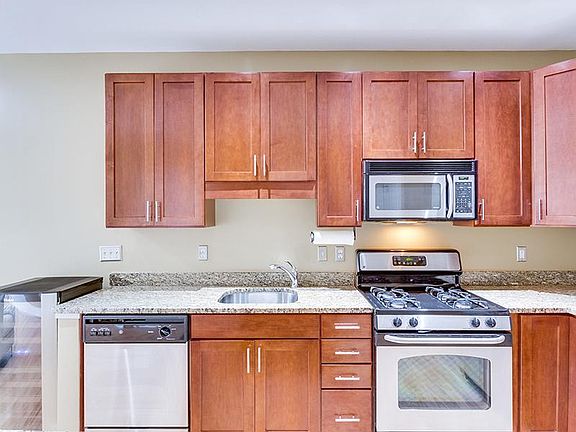3rd image of 1800 Wilson Blvd #106