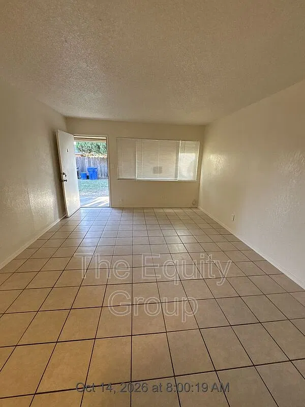 2 bed, 1.0 bath, 740 sqft, $950 — Photo 3