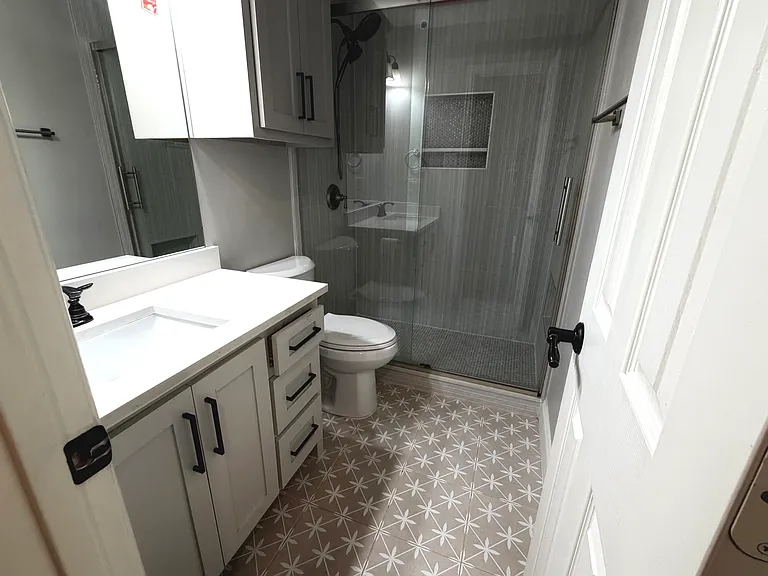 Hall Bath - Full
