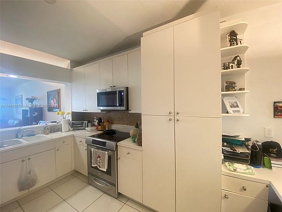 5th image of 10750 NW 66th St APT 302