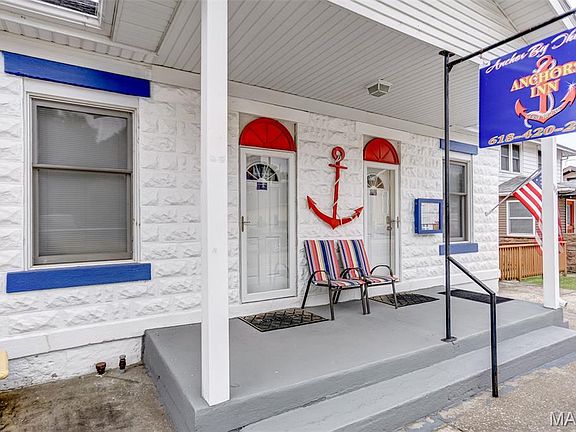 4th image of 111 E Main St