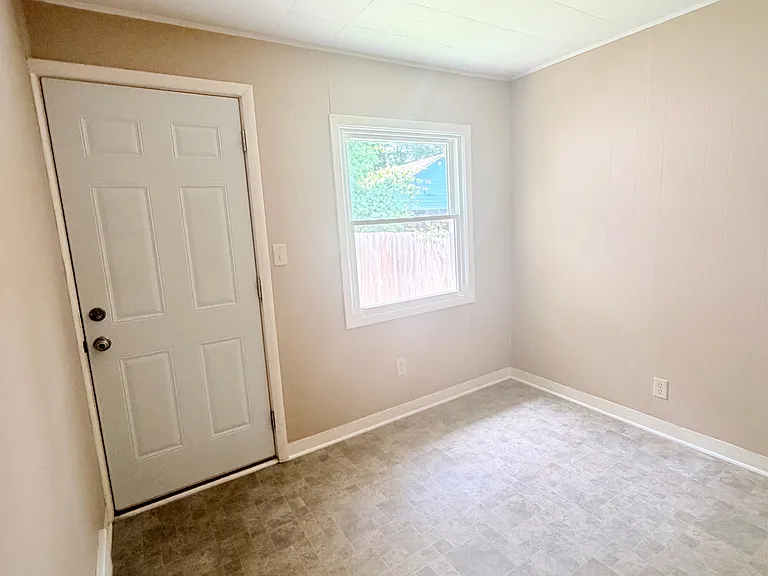 428 S Clemens Ave — Photo 12