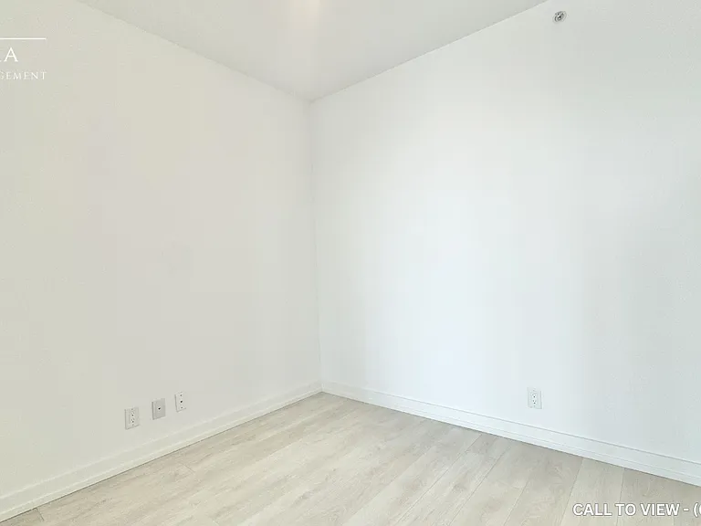 75 James St S #2815 — Photo 7