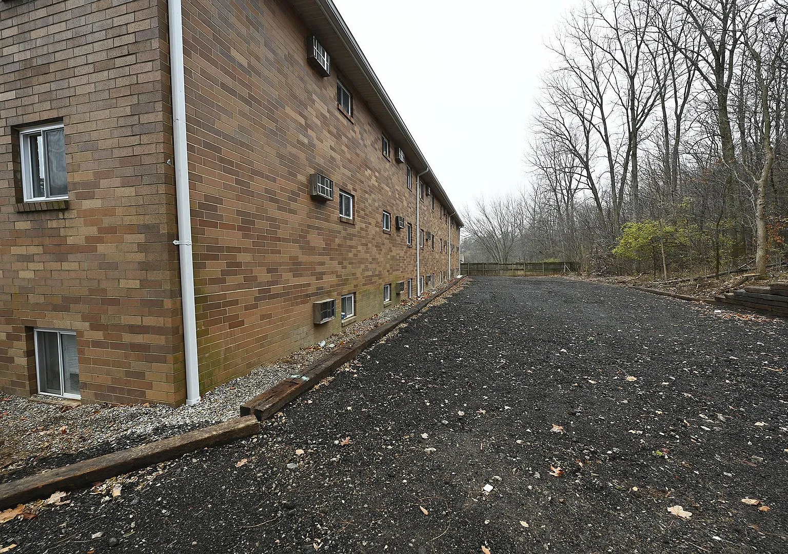 227 Hillside Circle — Photo 3