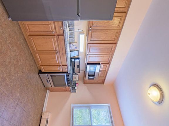 5th image of 6819 N Seeley Ave #3F