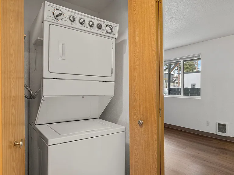 Manhattan Apartments - Normandy Park — Photo 9