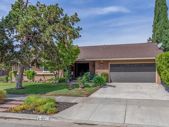 3rd image of 4841 Rue Orleans Ct