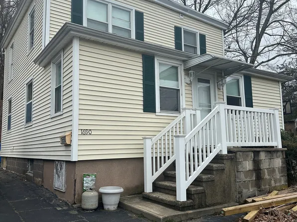 1690 State Street, Hamden, CT 06517