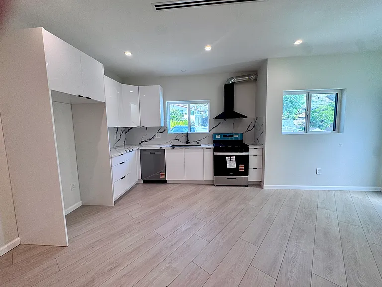 10789 Las Lunitas Ave #10787 — Photo 6