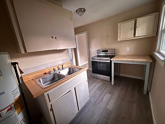 4th image of 404 E 19th St SW #B