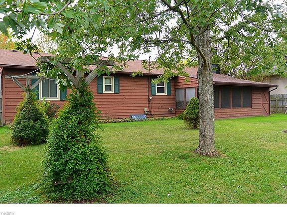 3rd image of 726 Bowling Green Cir