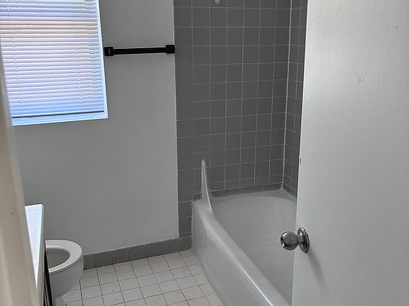 4th image of 2107 Colony Dr SW