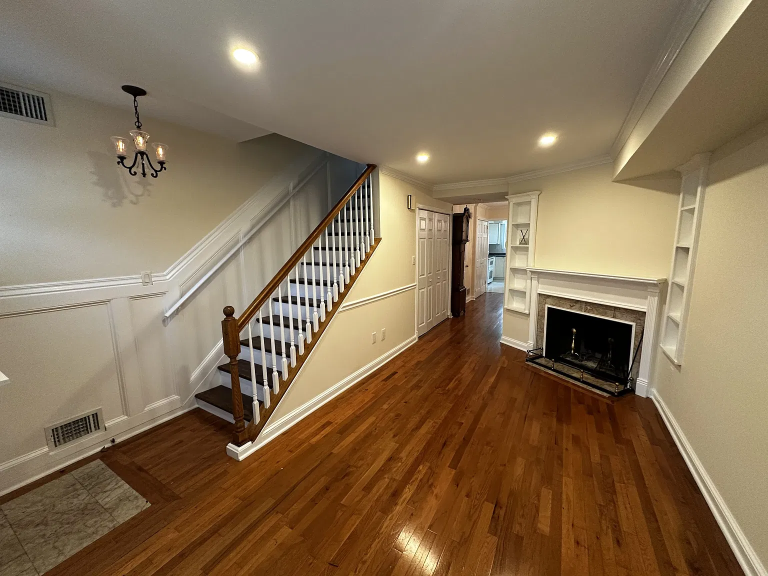 3 bed, 1.5 bath, 1224 sqft, $4,200 — Photo 3