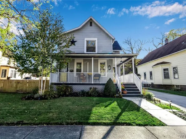 15 Oakwood Ave, Lancaster, NY 14086