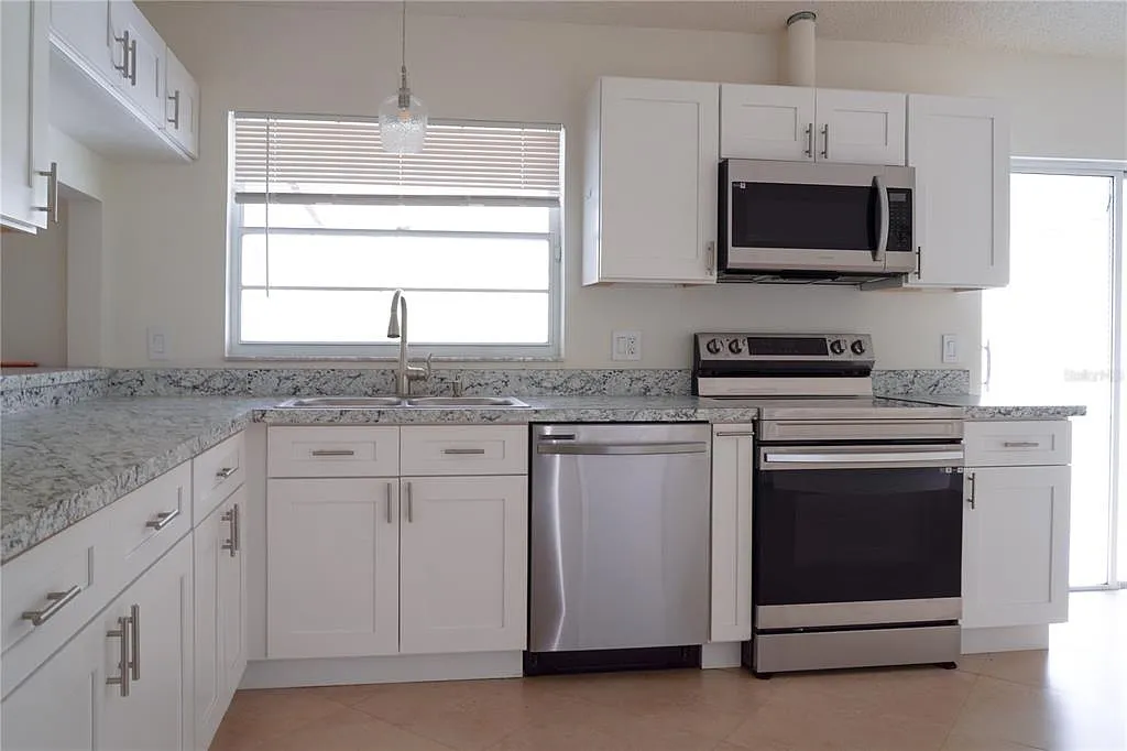 2 bed, 2.0 bath, 1662 sqft, $2,400 — Photo 2