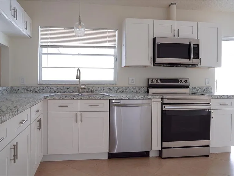 970 Amy Ridge Ct — Photo 2
