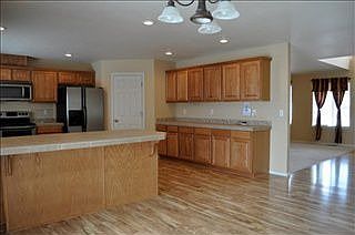 5th image of 608 15th Ave W