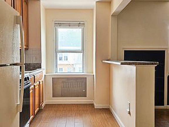4th image of 21-24 29th St #3