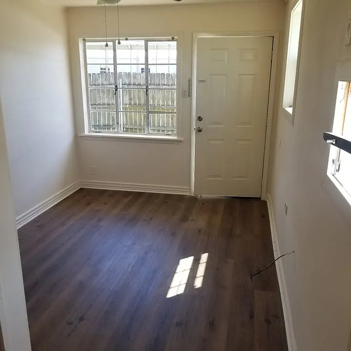 112 Singleton St