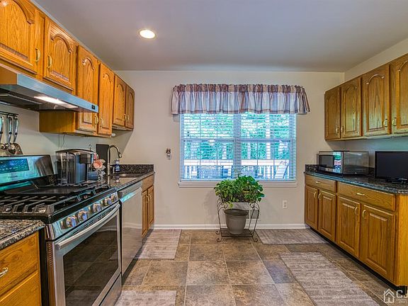5th image of 3 Ronna Ct