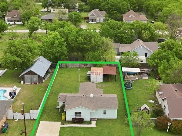 204 E Bailey St, Ponder, TX 76259