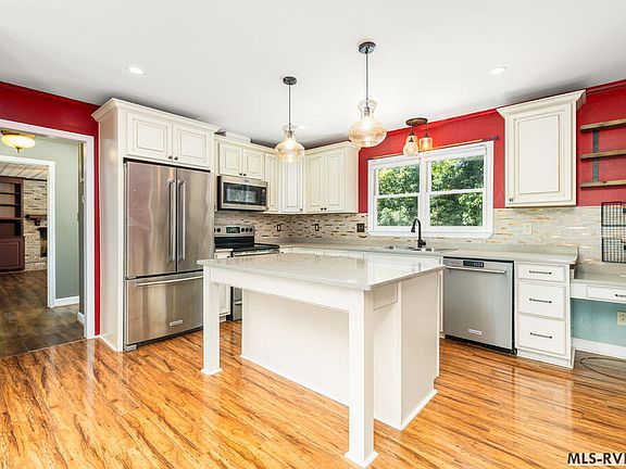 3rd image of 239 Hunting Ridge Rd