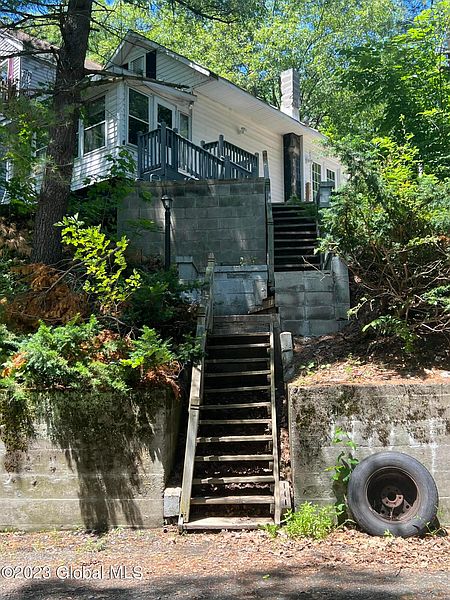 2nd image of 404 Lansing Avenue