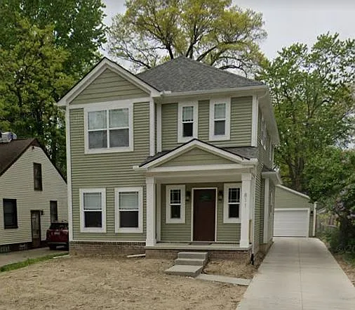 811 N Alexander Ave photo 1