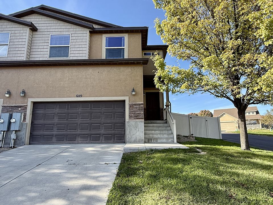 1st image of 609 W Goldenrod Way