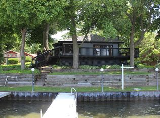 513 Mineral Springs Dr, McHenry, IL 60051