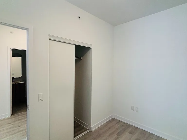 15 Richardson St #927 — Photo 8