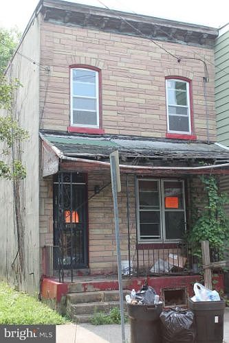2nd image of 1745 Roberts Ave