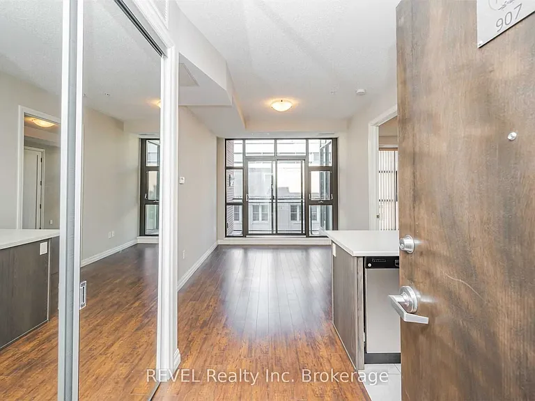 112 King St E #907 — Photo 7