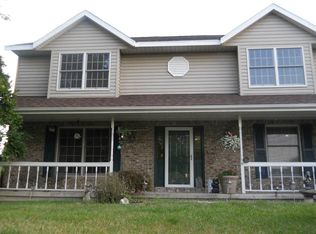 10549 E Kingwood Dr, Effingham, IL 62401