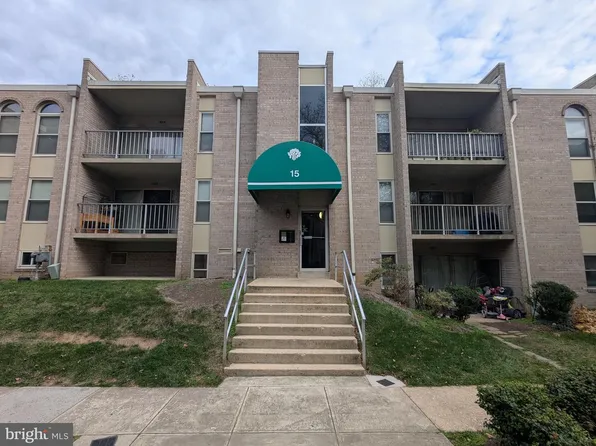 15 Canterbury Sq APT 202, Alexandria, VA 22304