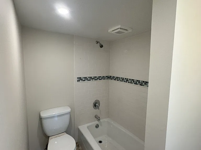 84 Adelaide St #1 — Photo 8